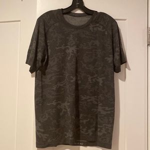 Lululemon mens  metal vent tech